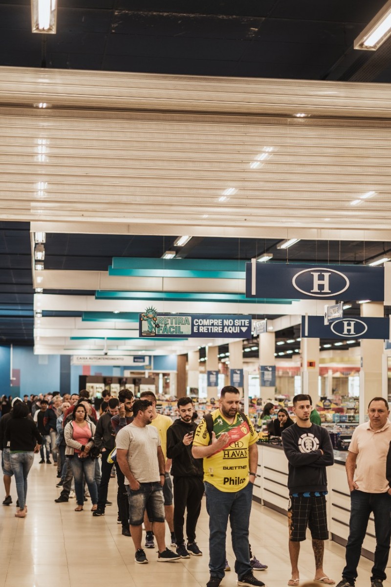 Torcida Do Brusque Forma Longa Fila Para Retirar Ingressos Na Havan